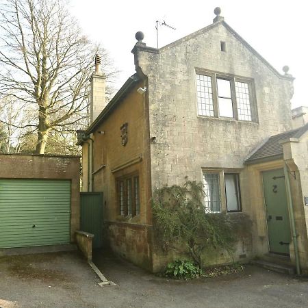 Entire Victorian Lodge In A Privately Gated Estate With Secure Parking For Two Cars And A Newly Refurbished Bathroom Exterior photo
